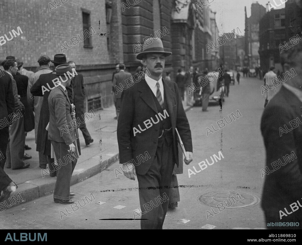 The trial of Neville George Clevely Heath, indicated for the murder of Mrs Marjorie Gardner at Notting Hill gate, London, continued at the Old Bailey today. He is also charged with the murder of miss Doreen Marshall at Branksome Dean Chine, Bournemouth. Picture Shows: Dr Crichton McGaffey, of West Monkton, Somerset, a pathologist practising at Torquay, who was the first witness for the defence called at the Old Bailey today. 25 September 1946.