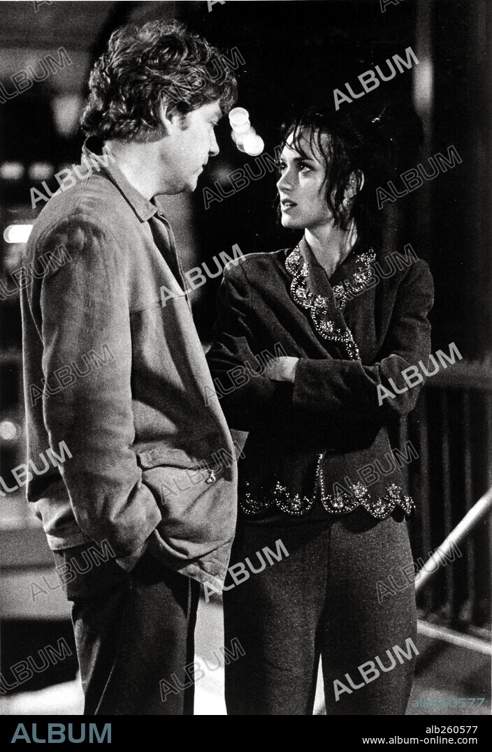 KENNETH BRANAGH and WINONA RYDER in CELEBRITY, 1998, directed by WOODY ALLEN. Copyright SWEETLAND FILMS.
