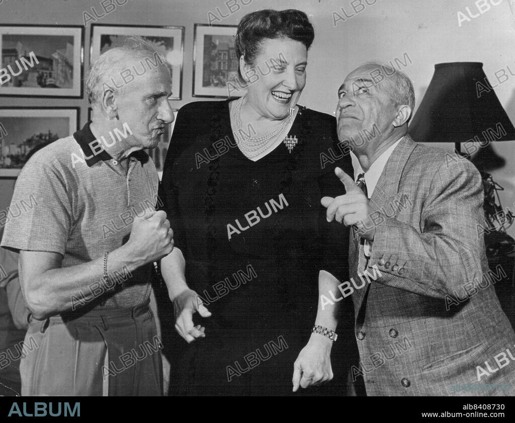 Opera Singer Leaves Met. To Sing In Nightclub -- The Opera Rebel, Helen Traubel With Comedian Jimmy Durante (left) and Jimmy's stage Partner, Jackson. Helen Traubel, one of the World's best Wagnerian Sopranos, has left new York's Metropolitan Opera to Sing in an American Nightclub.Helen a high-Spirit ***** has a lively sense of Humour ***** Keeps her from taking of Humour ***** Keeps her from taking opera too *****.Recently, on the ***** had teamed up on Records, And TV, ***** took a Nightclub Job in Chicago's chez paree. October 29, 1953. (Photo by Paul Popper).