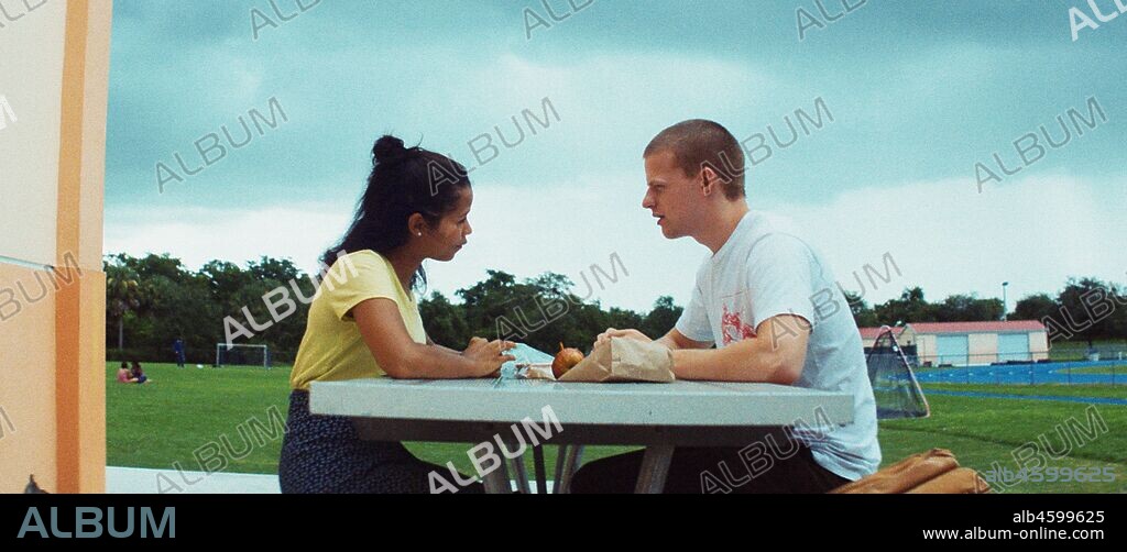 LUCAS HEDGES and TAYLOR RUSSELL in WAVES, 2019, directed by TREY EDWARD SHULTS. Copyright UNIVERSAL.