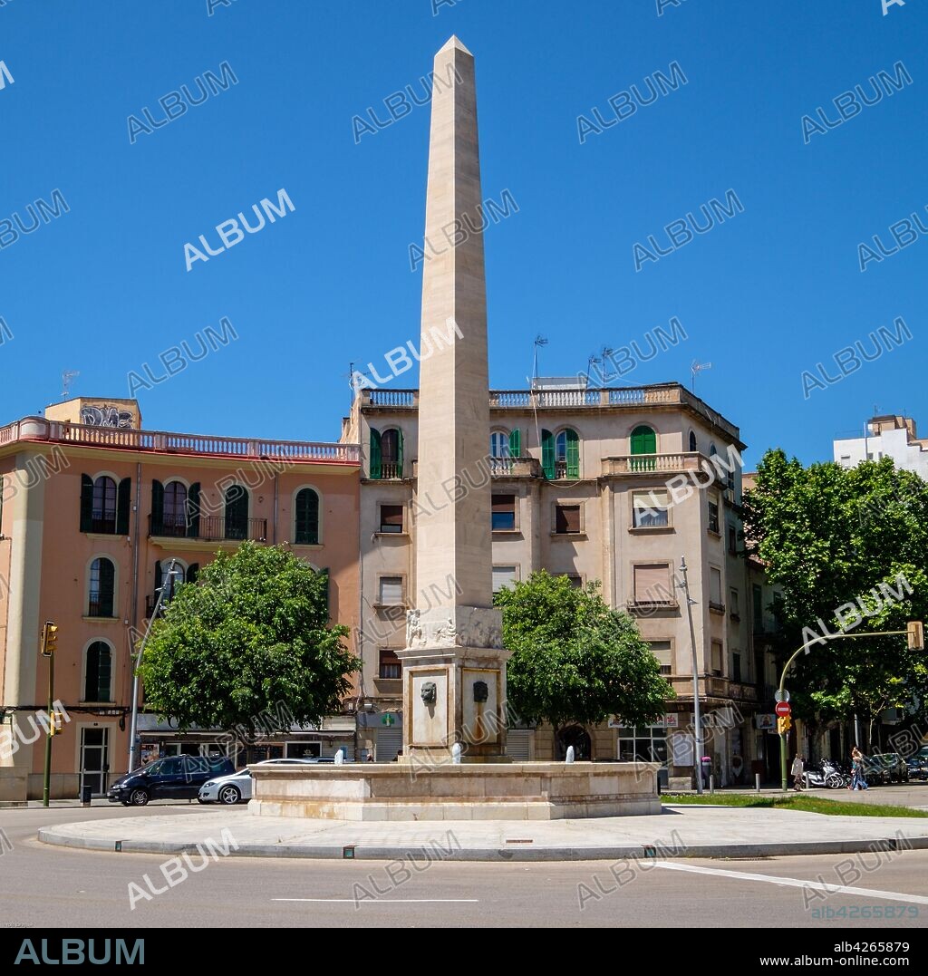 plaza del Cardenal Reig y fuente del Obelisco, Palma, Mallorca, balearic islands, Spain.