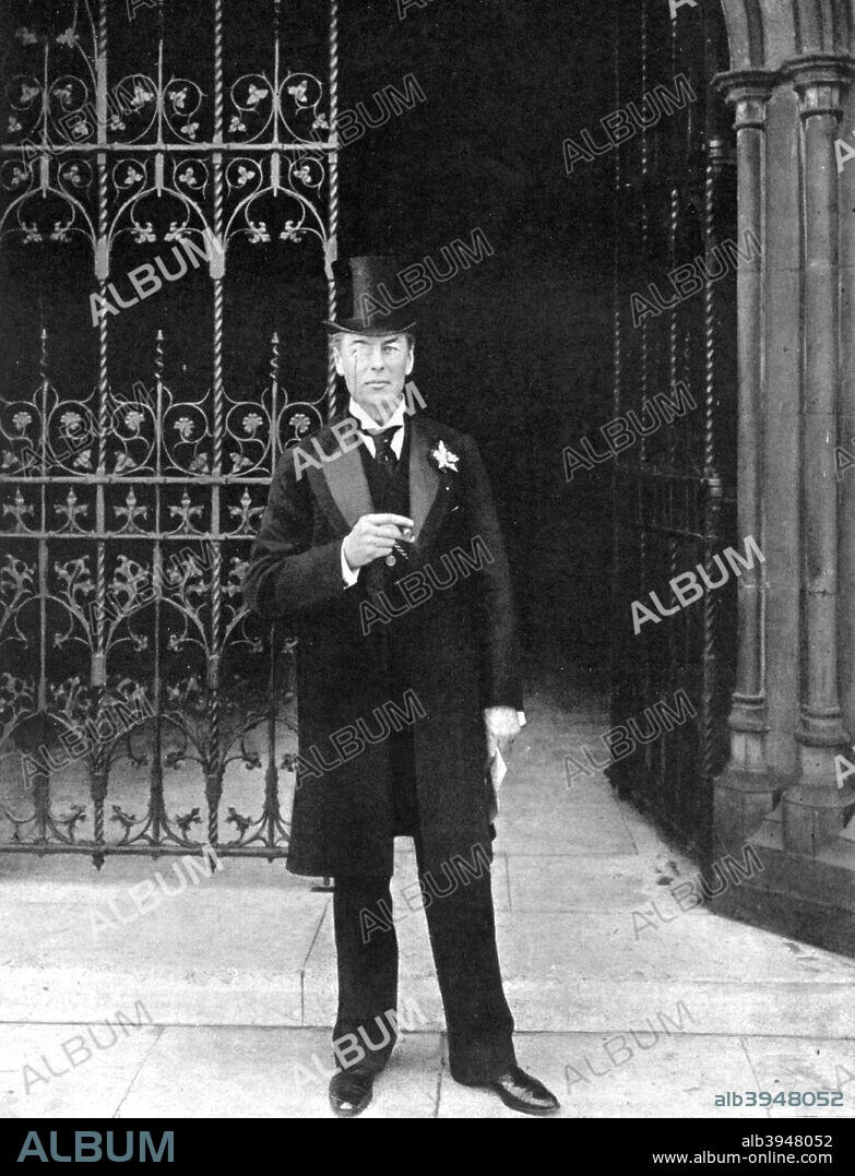 Joseph Chamberlain, British Liberal statesman, c1905. Chamberlain (1836-1914) served in the cabinet as President of the Board of Trade and later as Secretary of State for the Colonies, an office he held at the time of the Boer War. He was the father of (Joseph) Austen Chamberlain (1863-1903) and (Arthur) Neville Chamberlain (1869-1940). Photo published in Parliament Past and Present by Arnold Wright and Philip Smith, (London, c1905).