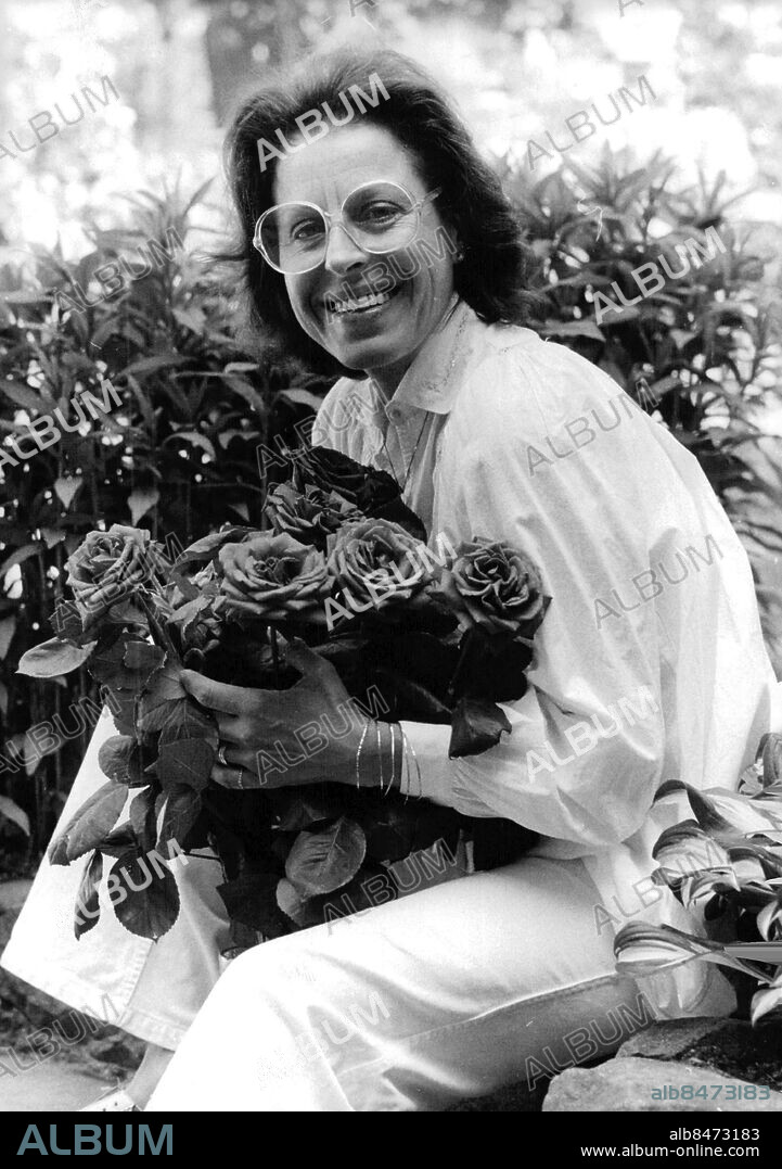 Stockholm 1979-06-08. Skådespelerskan Margaretha Krook får Svenska Dagbladets Thaliapris för säsongen 1978-1979, för sin roll som Madame Kollantaj på Dramaten stora scen. Foto: Peter Diedrich SvD / TT / kod 12014.