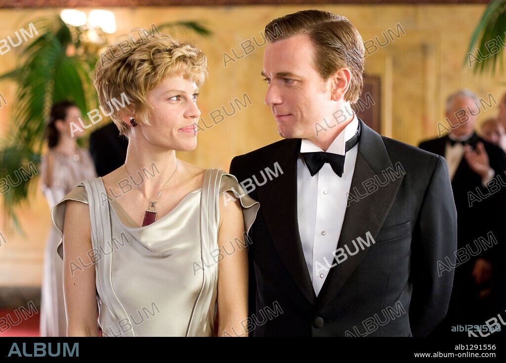 EWAN McGREGOR and HILARY SWANK in AMELIA, 2009, directed by MIRA NAIR. Copyright FOX SEARCHLIGHT PICTURES / WORONER, KEN.