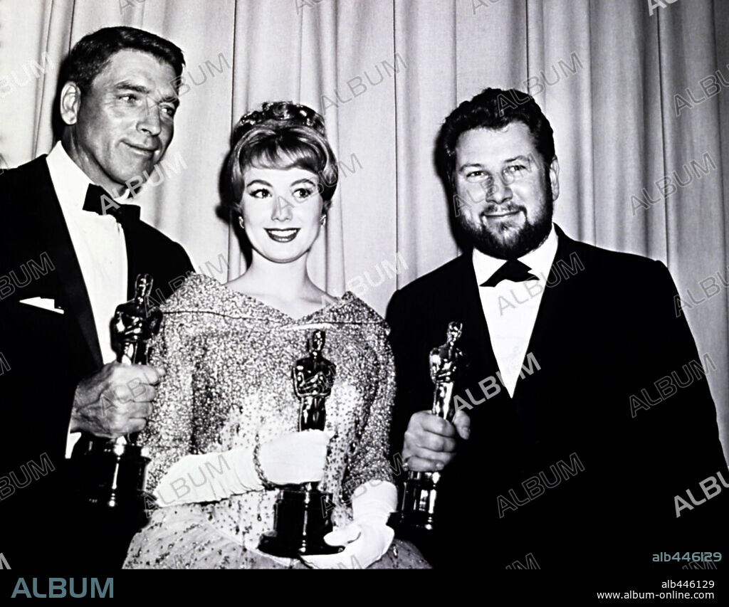 BURT LANCASTER, PETER USTINOV and SHIRLEY JONES. 33th Annual Academy Awards (1961). Burt Lancaster, best actor for "Elmer Gantry". Peter Ustinov, best actor in a supporting role for"Spartacus". Shirley Jones, best actress in a supporting role for "Elmer Gantry". 1961