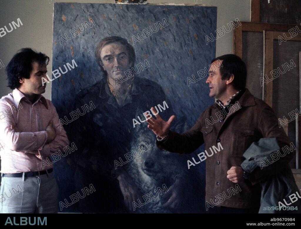 RODRIGUEZ DE LA FUENTE , FELIX. MEDICO Y ESCRITOR ESPAÑOL. POZA DE LA SAL 1928-1980. FOTO EN EL ESTUDIO DEL PINTOR CRISTOBAL TORAL.