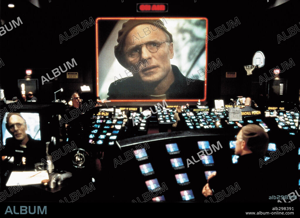 ED HARRIS in THE TRUMAN SHOW, 1998, directed by PETER WEIR. Copyright PARAMOUNT PICTURES.