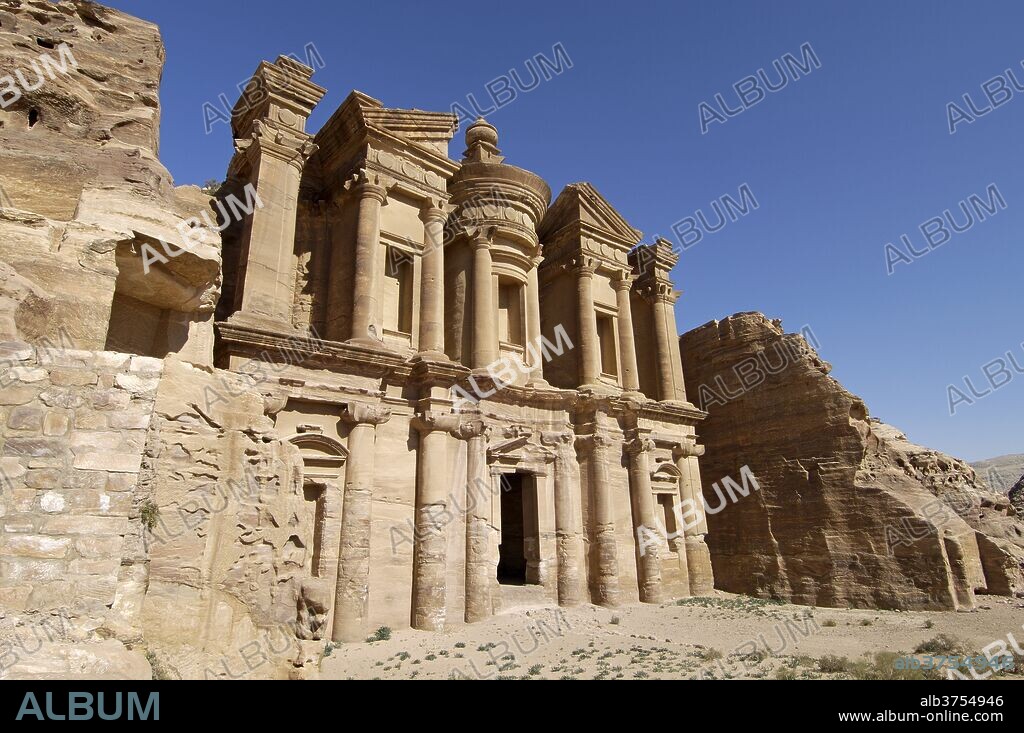 The Monastery (Ed Deir) (Al Deir), Petra, UNESCO World Heritage Site, Jordan, Middle East.