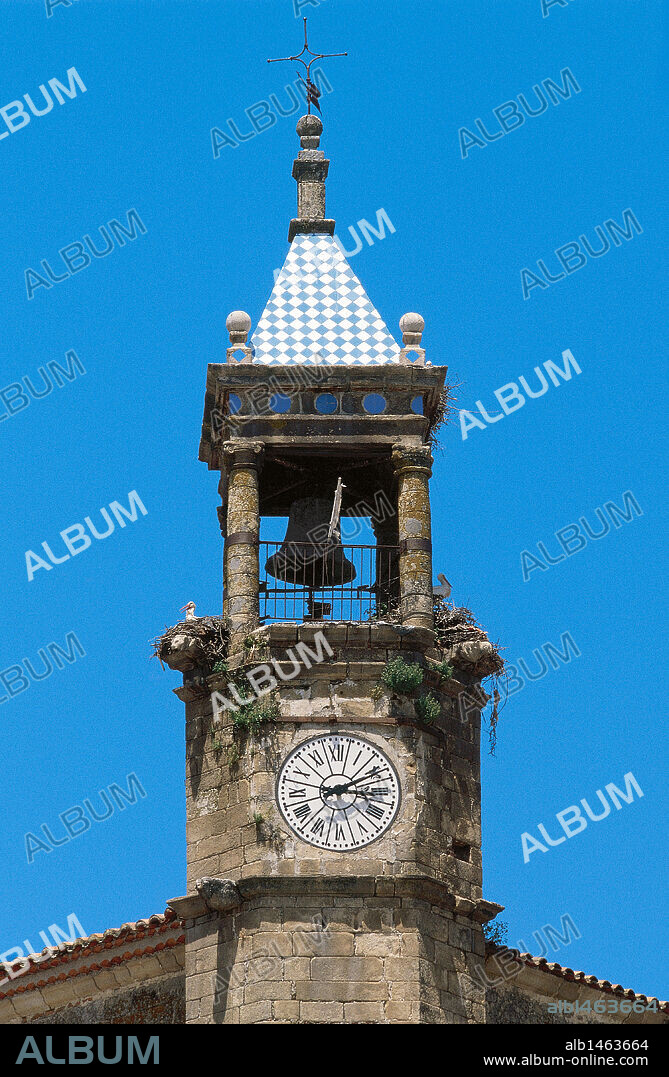 TORRE DEL RELOJ de la IGLESIA DE SAN MARTIN, erigida en el s. XIV y ampliada en el XVI por Sancho de Cabrera. TRUJILLO. Provincia de Cáceres. Extremadura. España.