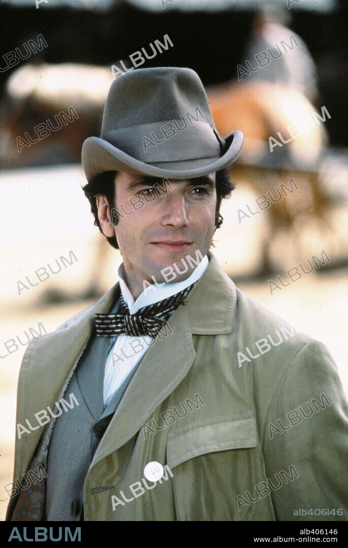 DANIEL DAY-LEWIS in THE AGE OF INNOCENCE, 1993, directed by MARTIN SCORSESE. Copyright COLUMBIA PICTURES.