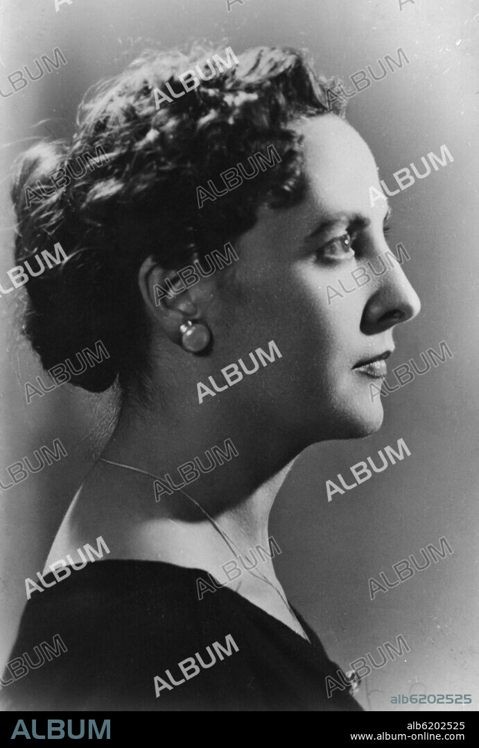 MARIA ELVIRA LACACI (1928-1997) PREMIO ADONAIS EN 1956 POR LA OBRA HUMANA VOZ.