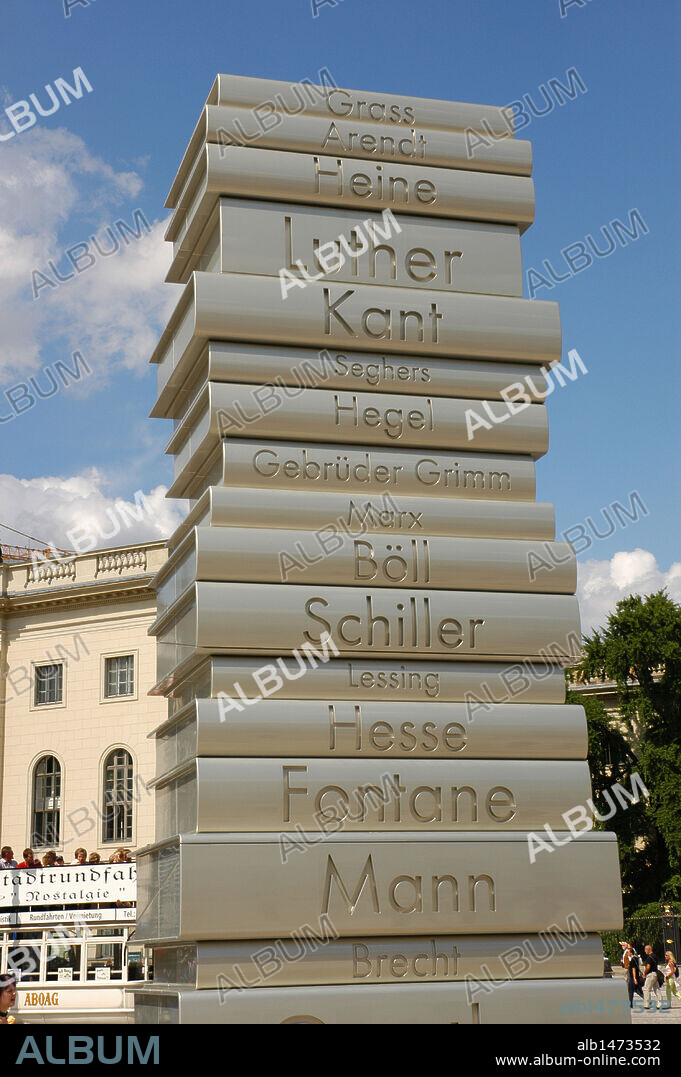 ALEMANIA. BERLIN. Vista de la ESCULTURA "LA IMPRENTA", que forma parte del "PASEO DE LAS IDEAS" (WALK OF IDEAS), serie de seis esculturas creadas para conmemorar la celebración de la Copa Mundial de Fútbol 2006 en Alemania.