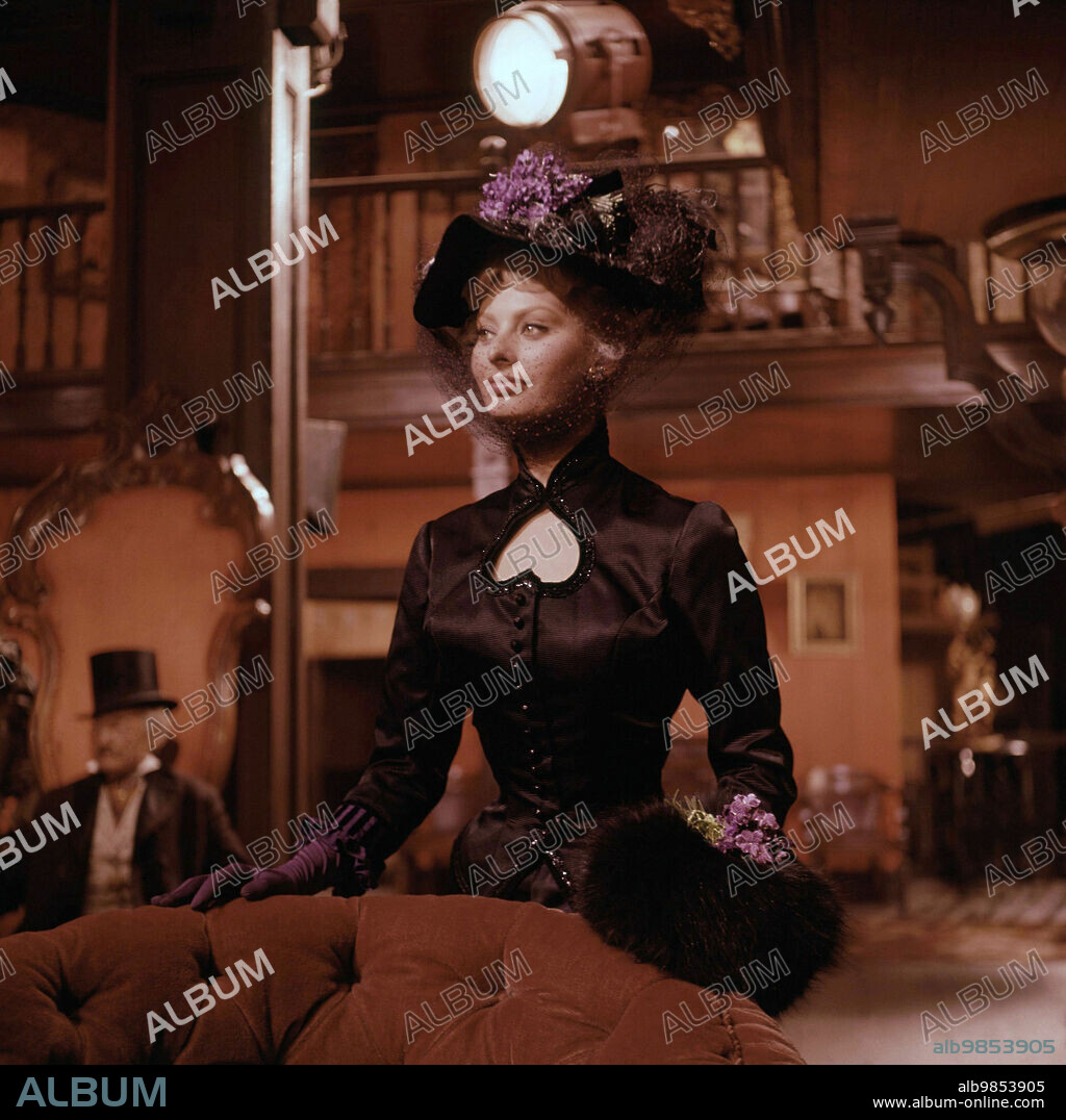 LOREN SOPHIA / LOREN SOFIA 1934/. SOPHIA LOREN in HELLER IN PINK TIGHTS, 1960, directed by GEORGE CUKOR. Copyright PARAMOUNT PICTURES.