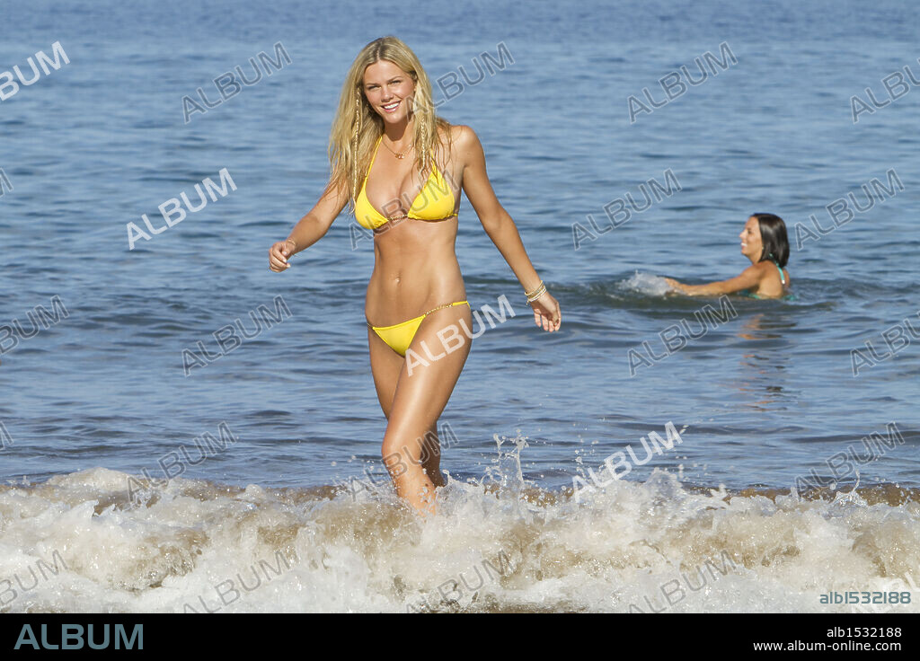BROOKLYN DECKER in JUST GO WITH IT, 2011, directed by DENNIS DUGAN. Copyright HAPPY MADISON PRODUCTIONS.