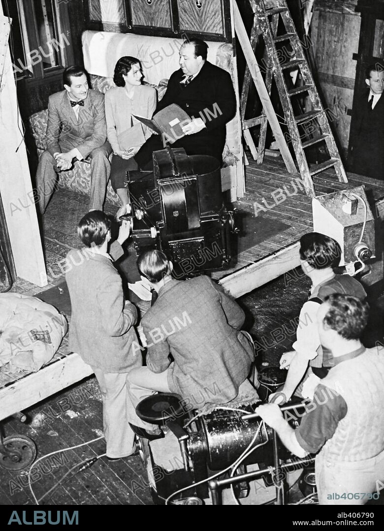 ALFRED HITCHCOCK, MARGARET LOCKWOOD and MICHAEL REDGRAVE in THE LADY VANISHES, 1938, directed by ALFRED HITCHCOCK. Copyright GAINSBOROUGH FILMS.