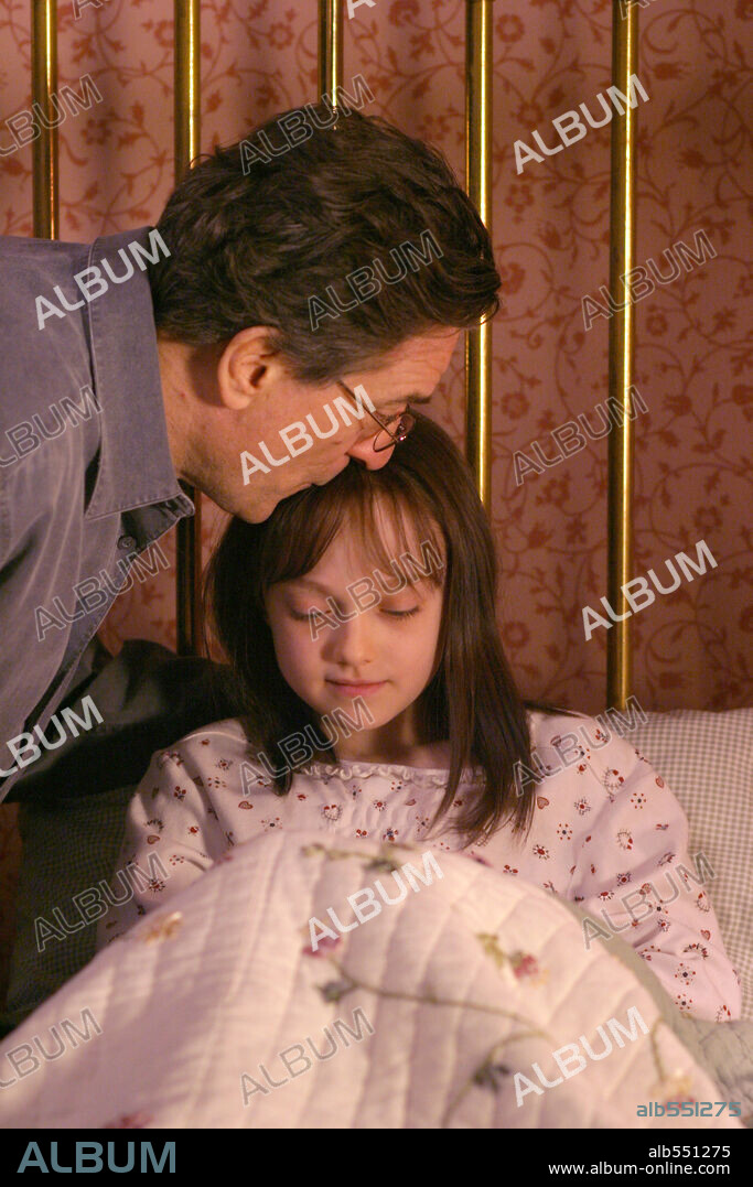 DAKOTA FANNING und ROBERT DE NIRO in HIDE AND SEEK, 2005, unter der Regie von JOHN POLSON. Copyright 20TH CENTURY FOX.
