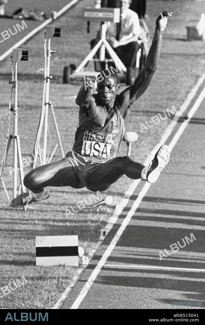 Helsingfors 1983-08-10. Carl Lewis hoppar längd i finalen i friidrotts-VM i Helsingfors . Foto: Arne Jönsson / DN / TT / Kod: 35. ** SvD OUT **.