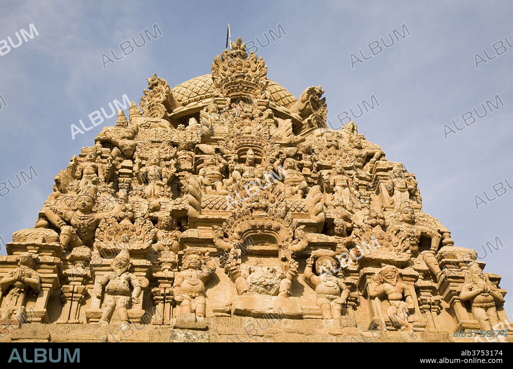 Ornate sculpture on the Gopuram of the Brihadeeswarar Temple (Big Temple), UNESCO World Heritage Site, in Thanjavur (Tanjore), Tamil Nadu, India, Asia.