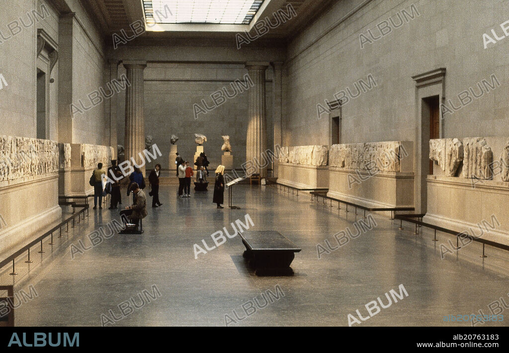 FIDIAS. VISTA DE LA SALA CON ESCULTURAS DEL PARTENON- FRISO.