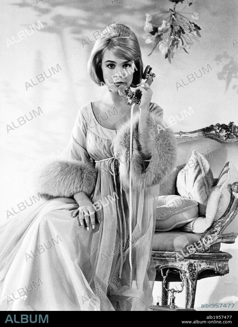 SANDRA DEE in I'D RATHER BE RICH, 1964, directed by JACK SMIGHT. Copyright UNIVERSAL PICTURES.