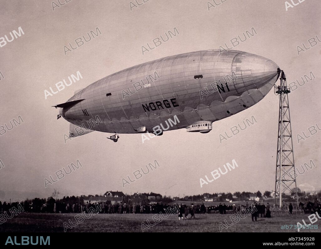 DIRIGIBLE 'NORGE' CON EL QUE AMUNDSEN VOLO SOBRE EL POLO NORTE.