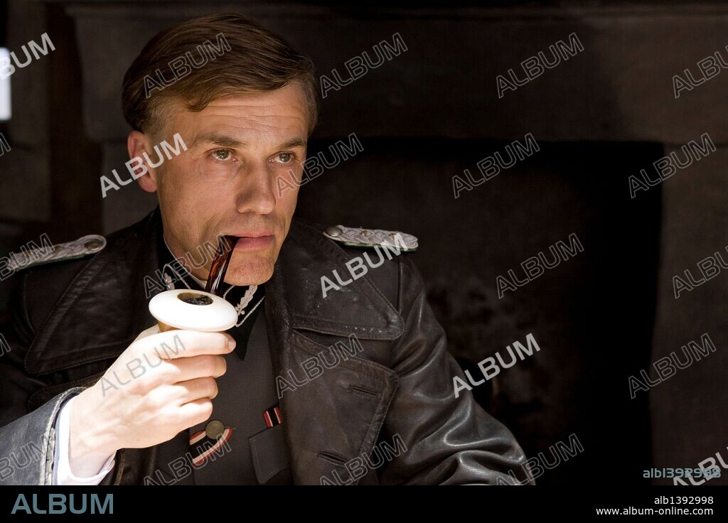 CHRISTOPH WALTZ dans INGLOURIOUS BASTERDS, 2009, réalisé par QUENTIN TARANTINO. Copyright UNIVERSAL PICTURES.