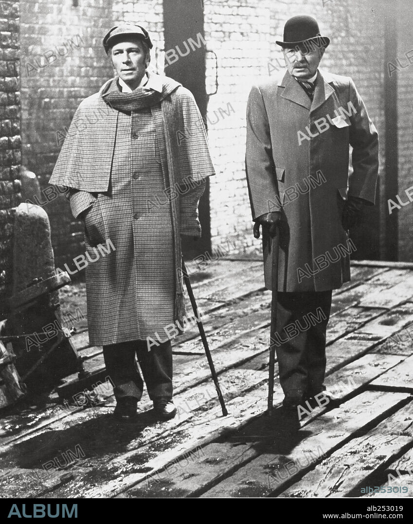CHRISTOPHER PLUMMER and JAMES MASON in MURDER BY DECREE, 1979, directed by BOB CLARK. Copyright AVCO EMBASSY.