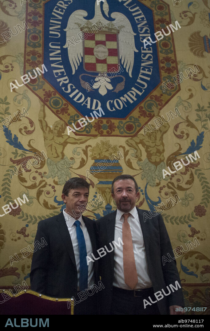 Madrid, 12/06/2015. Paraninfo de la Universidad Complutense. Carlos Andradas toma posesión de su cargo de rector en presencia de Ignacio González y el rector cesante José Carrillo. Foto: Isabel Permuy ARCHDC.