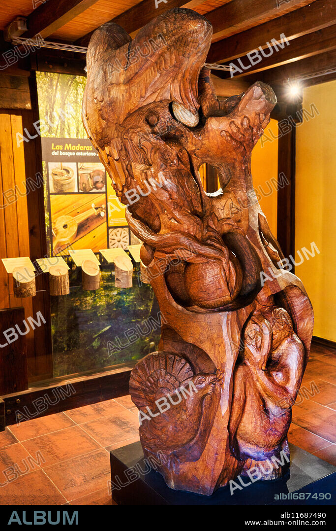 Wooden sculpture, Wood museum, Museo de la Madera y de la Madreña, Parque Natural de Redes, Veneros, Caso, Asturias, Spain.