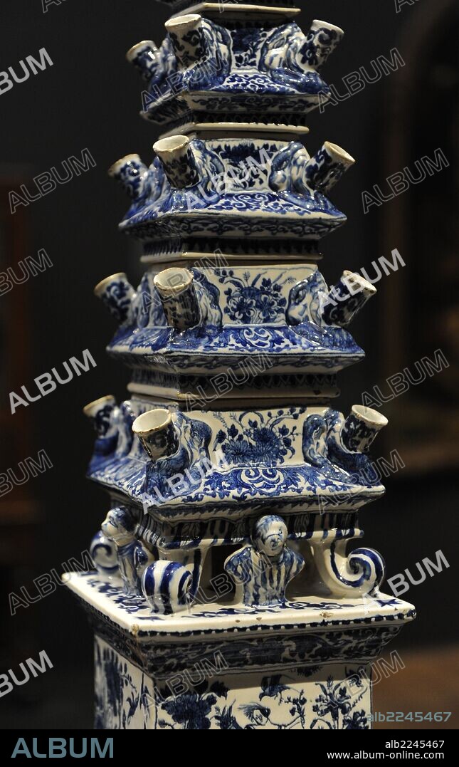 Lambertus van Eenhoorn (1651-1721). Dutch artist. Pair of Flower Pyramids, Detail. Attributed to De Metaale Pot. Delft, c. 1710-1720. Rijksmuseum. Amsterdam. Holland.
