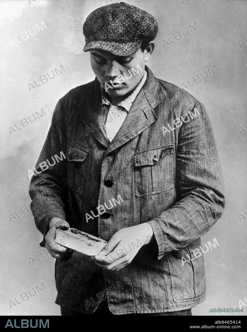 SEKLET-POLITIK-30      Riksdagshusbranden. I februari 1933 utbröt en brand i riksdagsbyggnaden i Berlin. Nazisterna skyller branden på kommunisterna. På brottsplatsen grips den arbetslöse holländaren Marinus van der Lubbe (bilden) som erkänner dådet. Van der Lubbe döms till döden och avrättas 1934. Misstankar finns att nazisterna själva hade ett finger med i spelet. Foto: TT Kod: 190 COPYRIGHT SCANPIX SWEDEN.