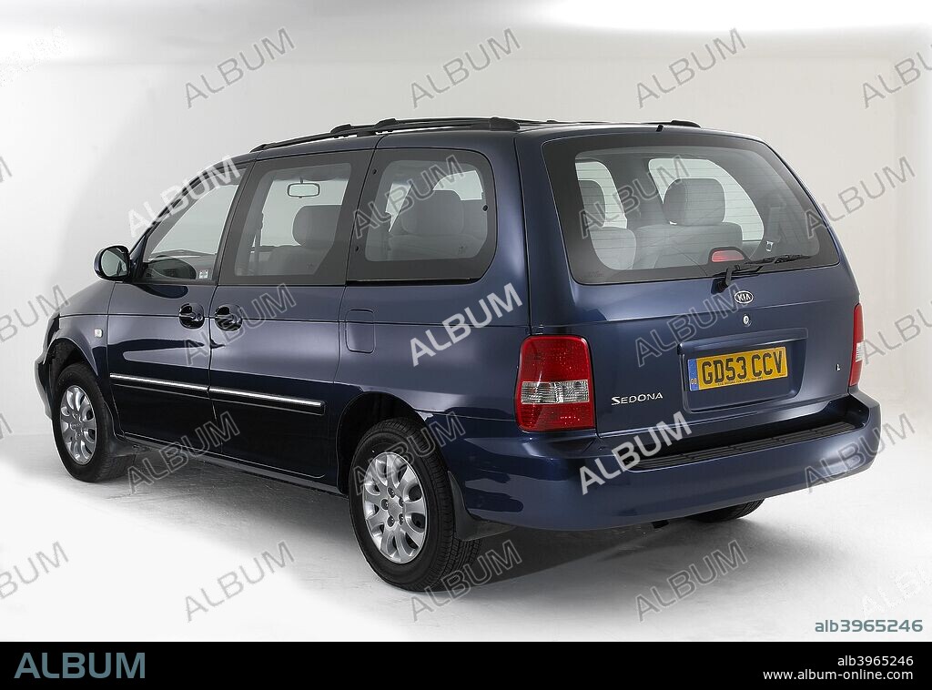 2003 Kia Sedona.