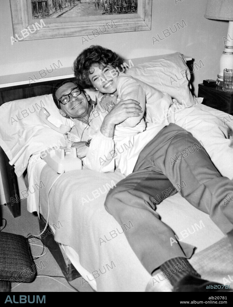 ANNE BANCROFT and SYDNEY POLLACK in THE SLENDER THREAD, 1965, directed by SYDNEY POLLACK. Copyright ATHENE/PARAMOUNT.