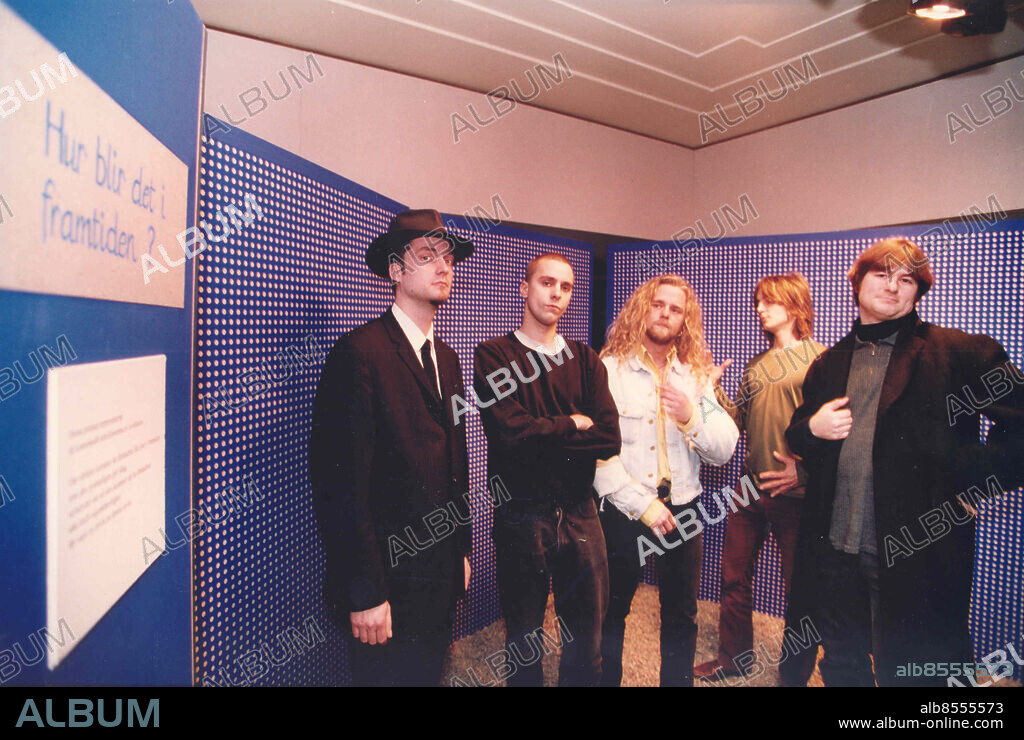 Göteborg 1993-12-01. Union Carbide Productions - svenskt rockband som debuterade 1987 - bandet var känt för sin provokativa image, kaosartade framträdanden och energiskt drivna rock'n'roll - bandmedlemmar: Henrik Rylander - Patrik Caganis - Ebbot Lundberg - Björn Olsson - Adam Wladis *** Local Caption *** GP Foto: Bengt Christian. KAMERAREPORTAGE.