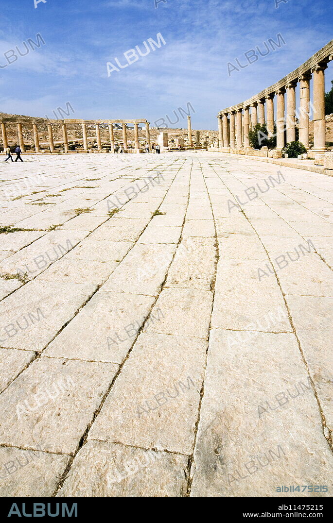 Oval Plaza with colonnade and Ionic columns, Jerash (Gerasa) a Roman Decapolis city, Jordan, Middle East.