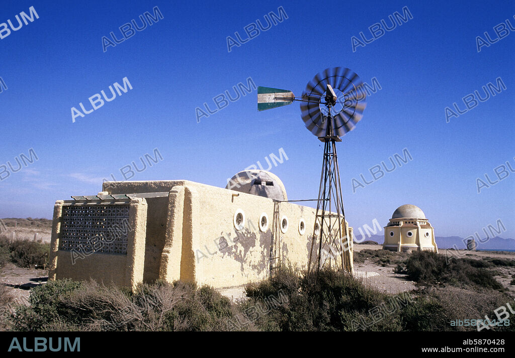 Parque Natural del Cabo de Gata; ermita de Torregarcía; molinos de viento.