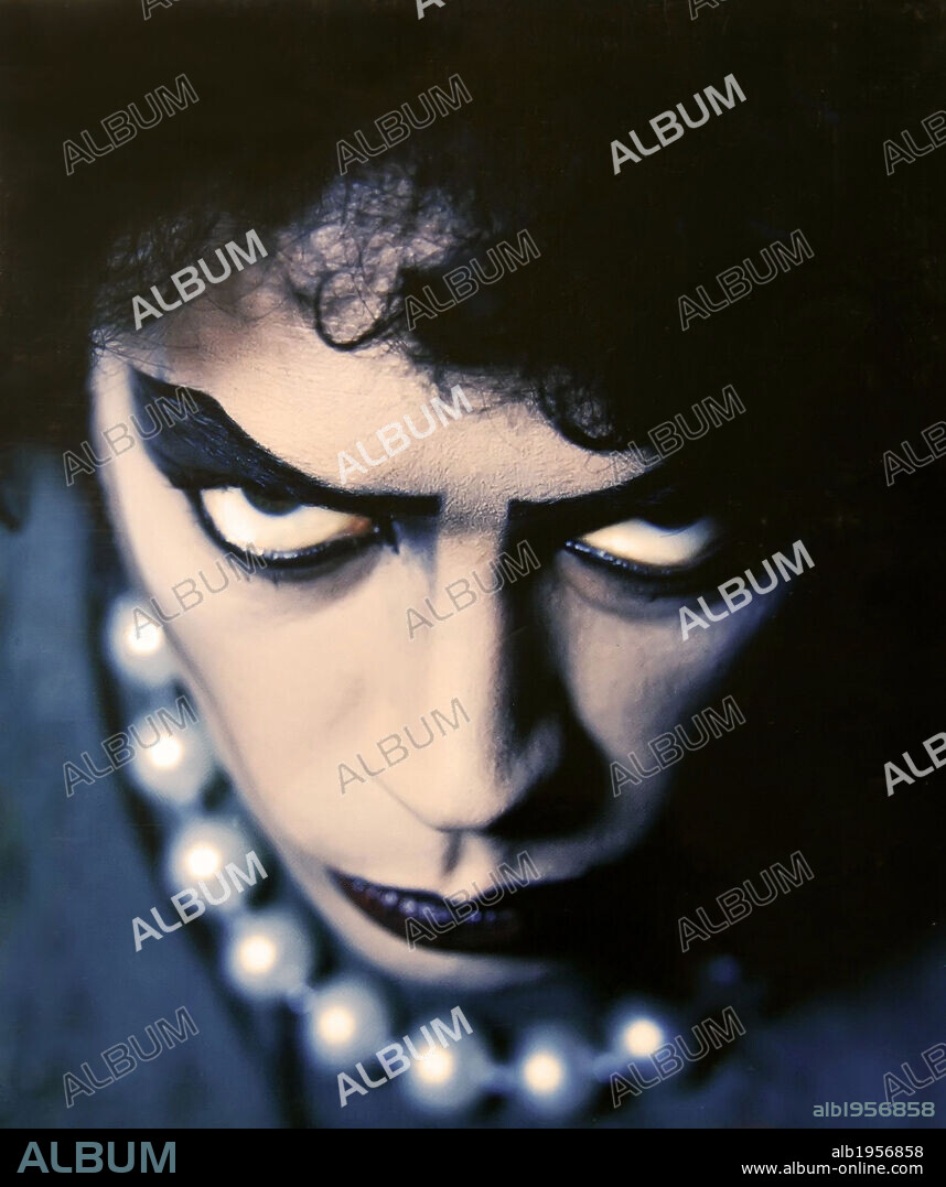 TIM CURRY dans THE ROCKY HORROR PICTURE SHOW, 1975, réalisé par JIM SHARMAN. Copyright 20TH CENTURY FOX.