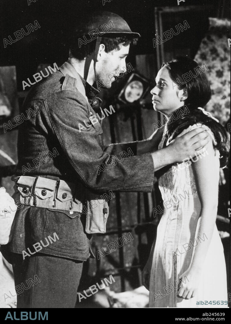 KATHY FIELDS und TIMOTHY BOTTOMS in JOHNNY GOT HIS GUN, 1971, unter der Regie von DALTON TRUMBO. Copyright WORLD ENTERTAIMENT.