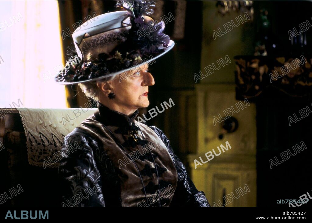 ANGELA LANSBURY in NANNY MCPHEE, 2005, directed by KIRK JONES. Copyright UNIVERSAL PICTURES.