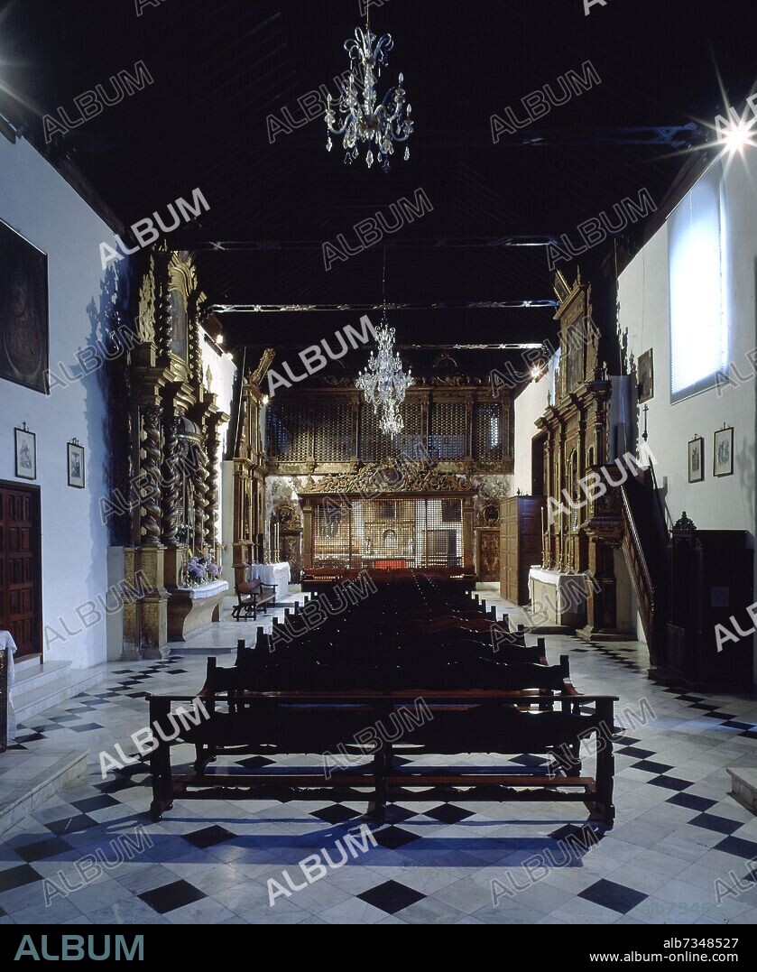 INTERIOR DE LA IGLESIA DEL CONVENTO DE SANTA CATALINA CON LA REJA DE CLAUSURA AL FONDO - SIGLO XVII.