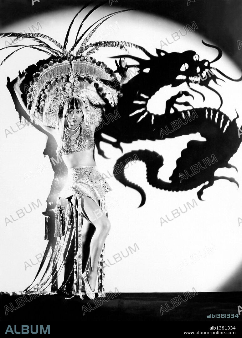 ANNA MAY WONG in DAUGHTER OF THE DRAGON, 1931, directed by LLOYD CORRIGAN. Copyright PARAMOUNT PICTURES.