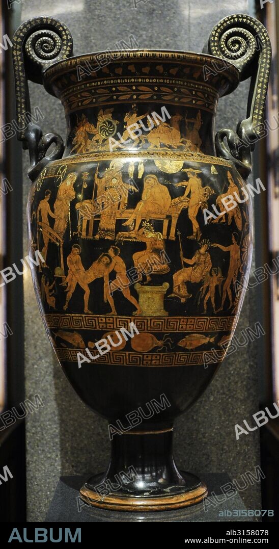 ARTE GRIEGO. Cerámica griega. Cratera con volutas decorada con figuras rojas. Procedente de Apulia, sur de Italia. Hacia el 350 A. C. Pintor Lycurgus. Arcilla. Representación del rescate del cuerpo del principe troyano Hector muerto por Aquiles (episodio de la Guerra de Troya) Museo del Hermitage (The State Hermitage Museum). San Petersburgo. Rusia. Detalle.
