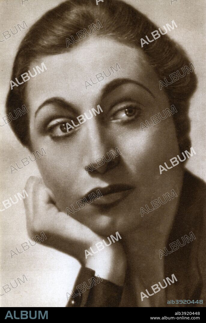 Aline MacMahon, American actress, 1933. MacMahon (1899-1991) was nominated for the Best Supporting Actress Oscar for her performance in 'Dragon Seed' (1944).