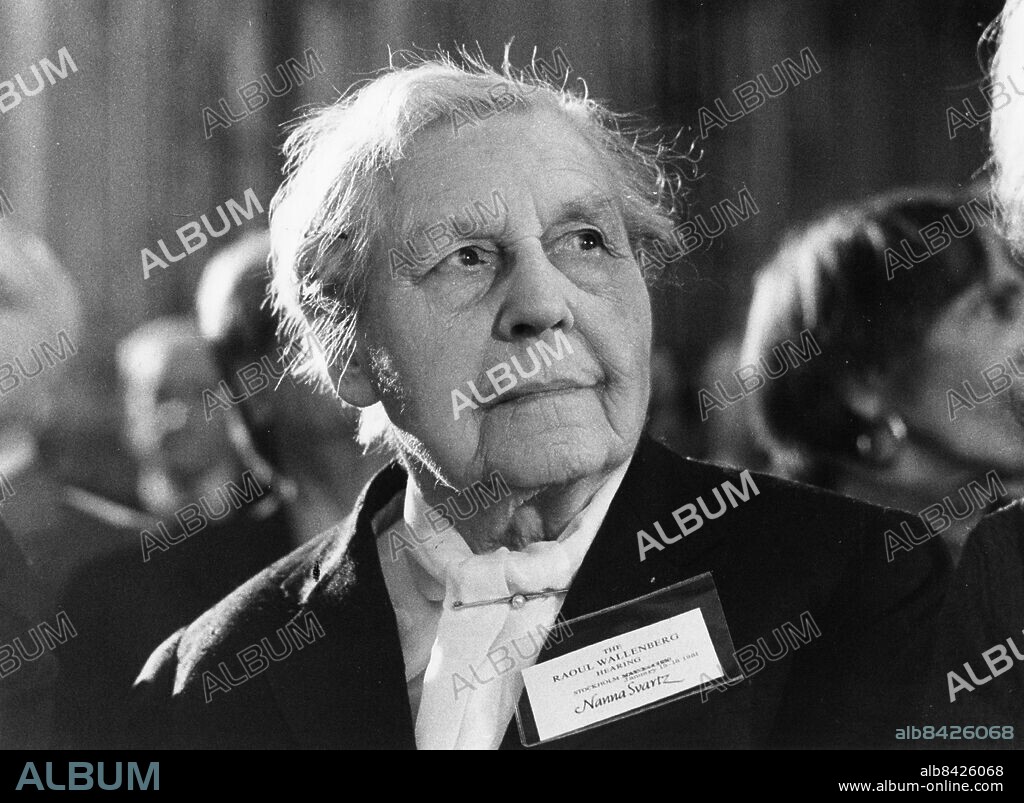 STOCKHOLM 19810115. Professor Nanna Svartz, på konferensen "The Wallenberg Hearing" i Stockholm 1981. Nanna Svartz är sveriges första kvinnliga professor, då hon tog sin proffesur i intermedicin vid Serafimerlasarettet 1937. Nanna var främst specialist på reumatiska sjukdomar. 1940 blev hon chef för den medicinska kliniken på Karolinska sjukhuset. Hon tog senare initiativet till en speciell reumatologklinik vilken hon var chef för 1954 till 1957 då hon pensionerades.. Foto: TT / Kod: 190.