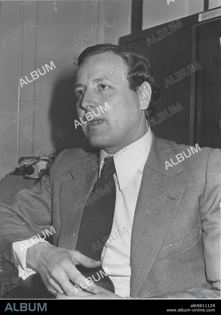 Jose Maria Alvarez del Manzano and López del Hierro. Born in Seville on October 17, 1937. He is a financial and tax inspector with the category of director and CEO of Mercamadrid. He presents himself as number two of Ucd.
