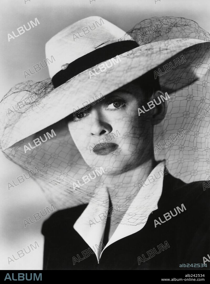 BETTE DAVIS in NOW, VOYAGER, 1942, directed by IRVING RAPPER. Copyright WARNER BROTHERS.