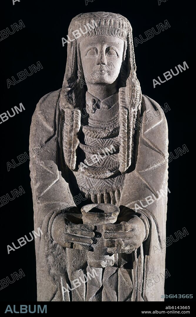 GRAN DAMA OFERENTE PROCEDENTE DEL CERRO DE LOS SANTOS (ALBACETE) - SIGLO VI/IV AC - ESCULTURA IBERICA.