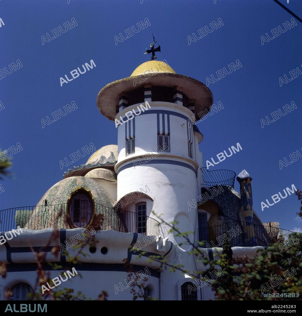 JOSEP MARIA JUJOL. Torre de la Creu (Torre dels Ous), built between 1913 and 1916 by the architect José M. Jujol i Gibert. San Juan Despí.