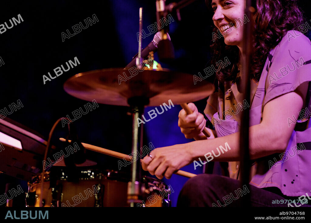 Marina Arrufat,, Anna Andreu in concert, La mida,, La Lluna En Vers festival, Binissalem, Majorca, Balearic Islands, Spain.