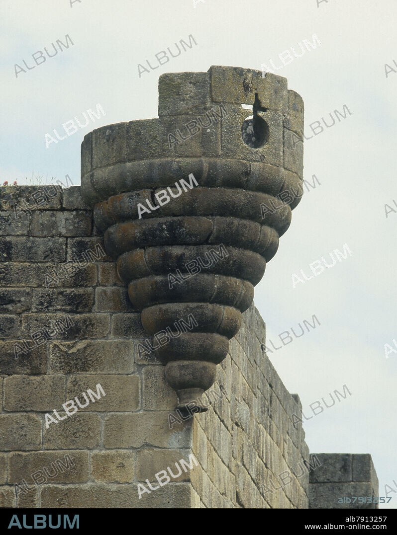 GARITA DE VIGIA DE LA MURALLA DEL CASTILLO DE CHAVES - S XIV.